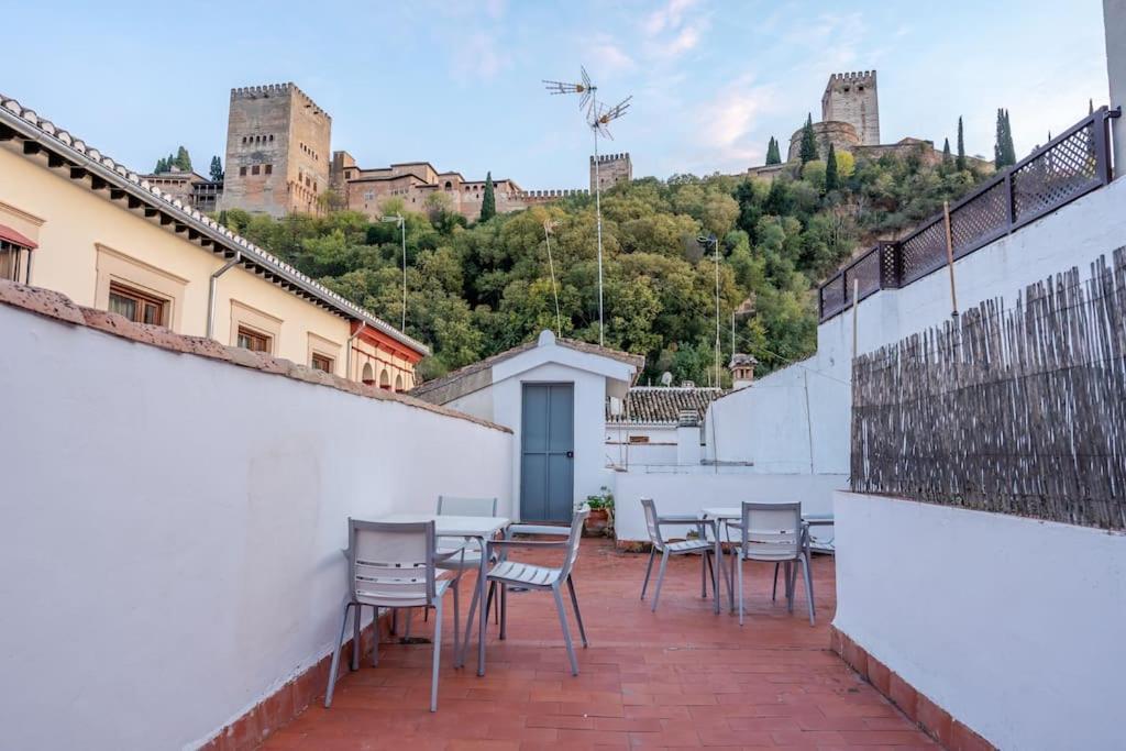 Frente A La Alhambra Apartment Granada Bagian luar foto